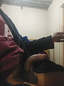sixInchMan00 online show from June 17, 2026, 9:38 pm