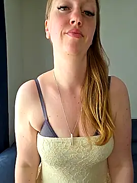 SweetGermanAlina online show from May 1, 2026, 1:16 pm
