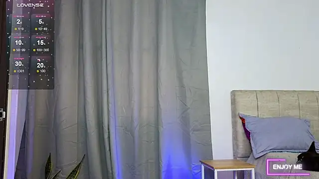 Snapshot of megangil_ chatting on June 7, 2026, 1:37 pm megangil online show from June 7, 2026, 1:37 pm