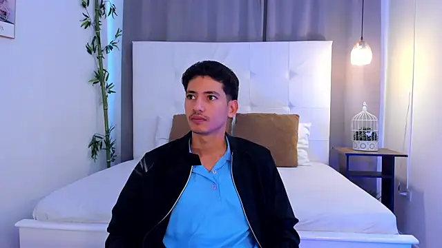 Snapshot of Alejo-and-Thiago chatting on July 20, 2026, 1:24 pm Alejo-and-Thiago online show from July 20, 2026, 1:24 pm
