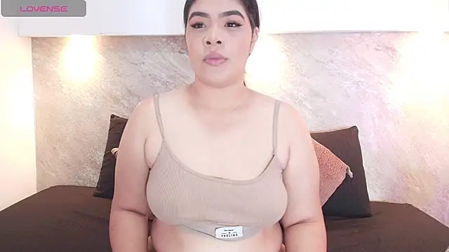 Snapshot of Emma__becket1 chatting on May 29, 2026, 3:37 am Emma becket1 online show from May 29, 2026, 3:37 am
