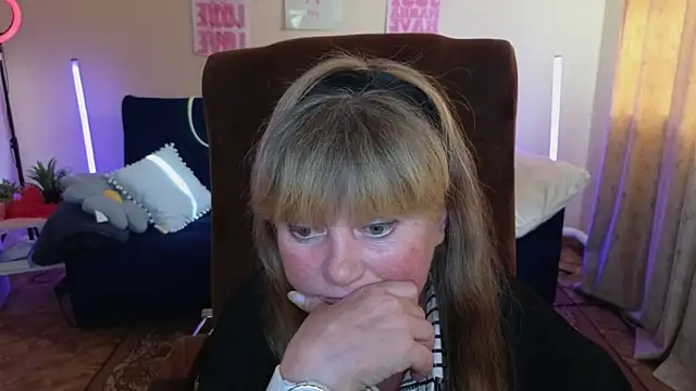 Melania Cook online show from May 15, 2026, 2:35 pm