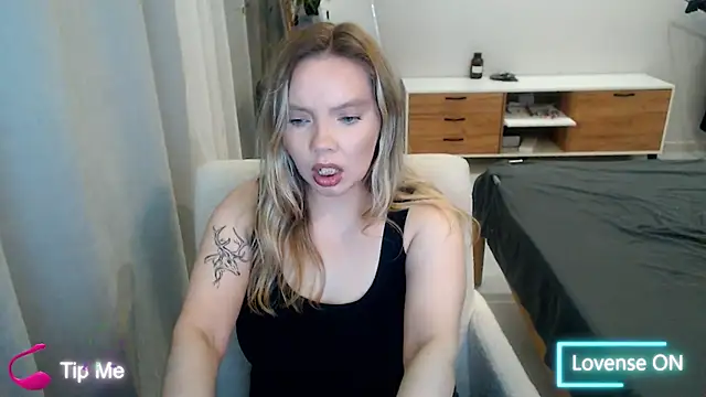PolinaXXXXXJones online show from May 8, 2026, 5:18 pm