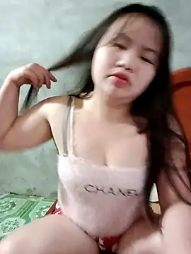 Snapshot of Lily_Henry chatting on May 9, 2026, 10:48 pm Lily Henry online show from May 9, 2026, 10:48 pm