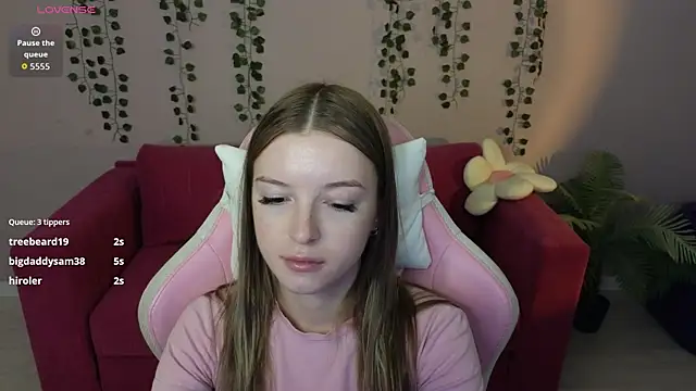 Eva Th0mpson online show from July 7, 2026, 6:47 am
