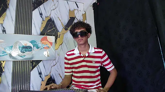 Snapshot of GOLDEN_2026 chatting on June 12, 2026, 7:24 pm GOLDEN 2026 online show from June 12, 2026, 7:24 pm