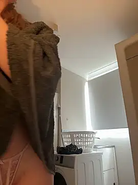 daisycollins online show from May 22, 2026, 3:57 am