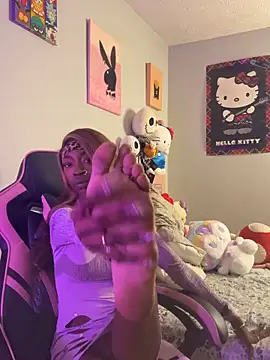 petite niya online show from May 26, 2026, 3:46 am