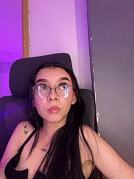 MelCherry online show from August 3, 2026, 5:39 am