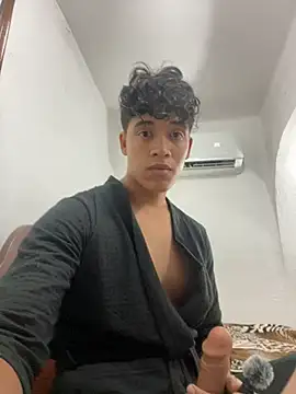 Juanlifitt online show from May 6, 2026, 1:57 am
