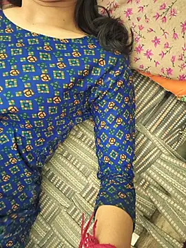 Snapshot of zoya_baby_ chatting on August 1, 2026, 3:44 pm zoya baby online show from August 1, 2026, 3:44 pm