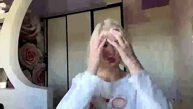 Snapshot of ScarlettRosy chatting on June 9, 2026, 4:35 am ScarlettRosy online show from June 9, 2026, 4:35 am