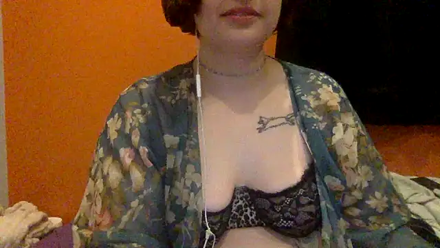 Snapshot of moniqueisalovergirl chatting on May 8, 2026, 2:17 am moniqueisalovergirl online show from May 8, 2026, 2:17 am