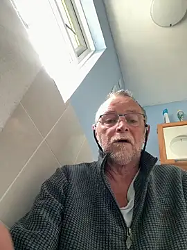 Snapshot of Moonraker64 chatting on May 16, 2026, 12:15 pm Moonraker64 online show from May 16, 2026, 12:15 pm