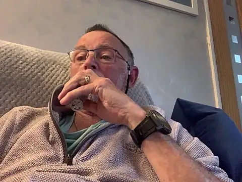 Snapshot of Moonraker64 chatting on May 20, 2026, 7:31 pm Moonraker64 online show from May 20, 2026, 7:31 pm