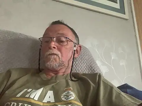 Snapshot of Moonraker64 chatting on May 27, 2026, 7:33 pm Moonraker64 online show from May 27, 2026, 7:33 pm
