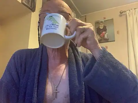Snapshot of Moonraker64 chatting on June 1, 2026, 5:31 am Moonraker64 online show from June 1, 2026, 5:31 am