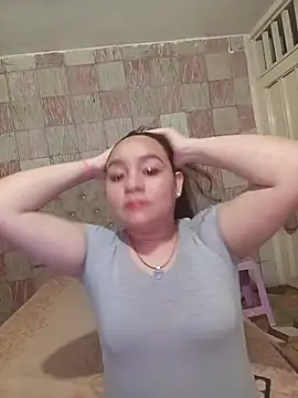 chicatraviesa24 online show from June 13, 2026, 11:46 pm