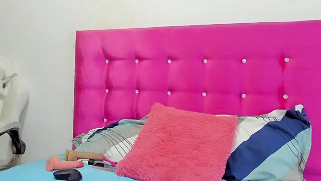 cyndycranforsquirT online show from July 30, 2026, 11:31 am