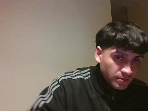 Tttwinee online show from May 6, 2026, 3:35 am