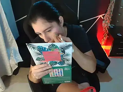 LUCYMILF SEXY online show from May 10, 2026, 1:38 pm