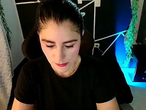 LUCYMILF SEXY online show from May 11, 2026, 6:05 pm