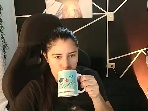 LUCYMILF SEXY online show from May 13, 2026, 12:24 pm