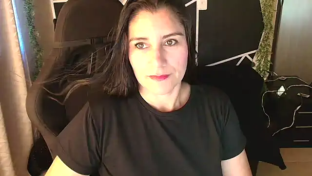 LUCYMILF SEXY online show from May 18, 2026, 5:52 pm