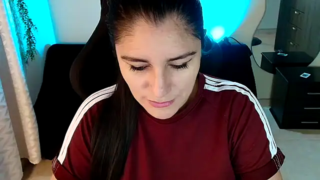 LUCYMILF SEXY online show from May 21, 2026, 6:04 pm