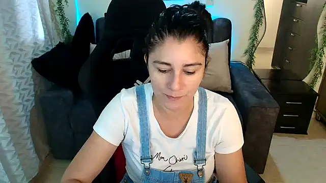 LUCYMILF SEXY online show from June 7, 2026, 3:38 pm