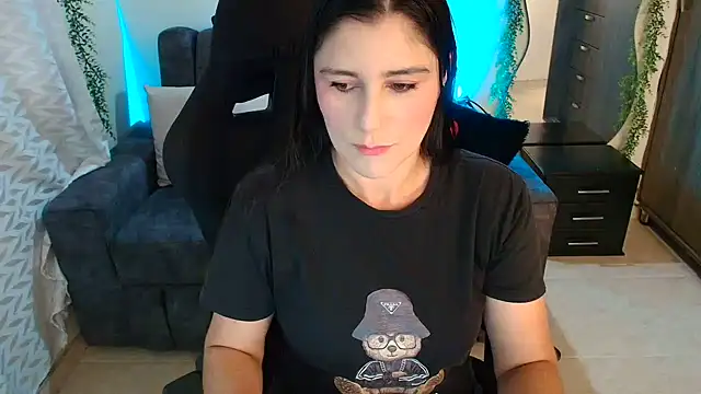 LUCYMILF SEXY online show from June 15, 2026, 6:32 pm