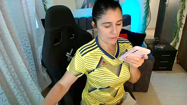 LUCYMILF SEXY online show from August 2, 2026, 3:54 pm