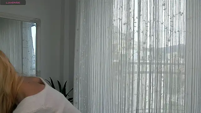 Snapshot of Belle_Blondy chatting on May 16, 2026, 10:47 am Belle Blondy online show from May 16, 2026, 10:47 am