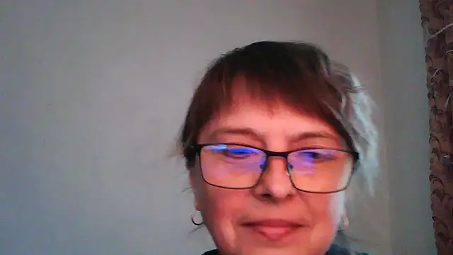 ElizabethGorden online show from May 4, 2026, 1:18 pm