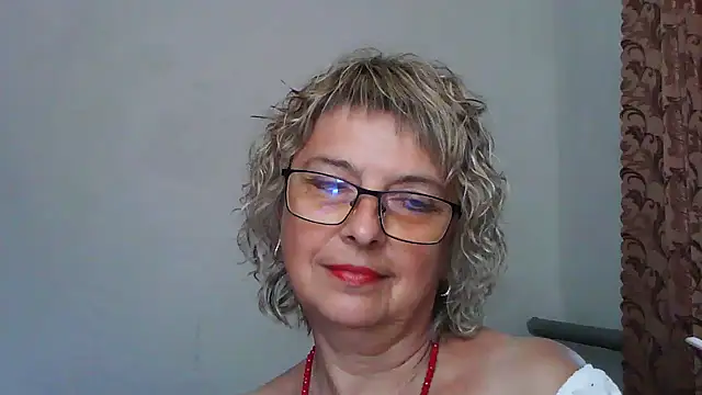 Snapshot of ElizabethGorden chatting on July 2, 2026, 10:43 am ElizabethGorden online show from July 2, 2026, 10:43 am