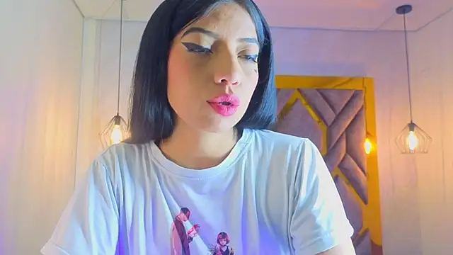Snapshot of Ey_Im_simone_ chatting on May 15, 2026, 12:01 pm Ey Im simone online show from May 15, 2026, 12:01 pm