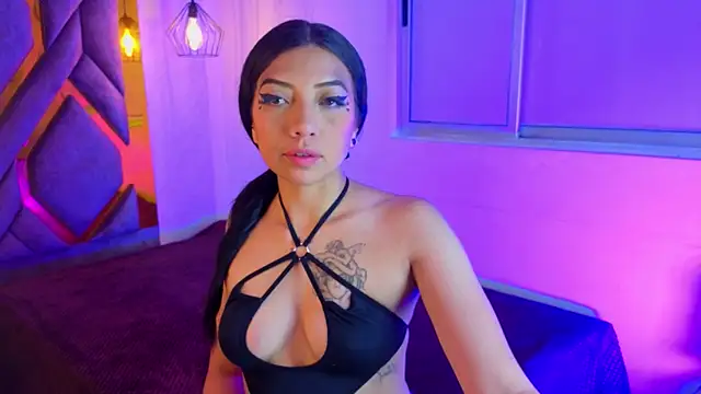 Snapshot of Ey_Im_simone_ chatting on June 1, 2026, 12:29 pm Ey Im simone online show from June 1, 2026, 12:29 pm