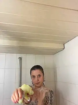 Snapshot of EmilieBraun chatting on May 20, 2026, 8:37 pm EmilieBraun online show from May 20, 2026, 8:37 pm