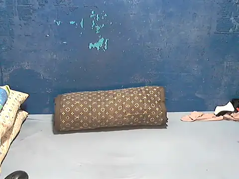 hotchilimom online show from March 17, 2026, 2:05 am