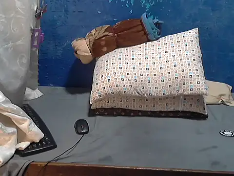 hotchilimom online show from May 14, 2026, 12:28 am
