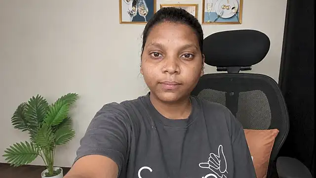 TANIYA8651 online show from May 16, 2026, 5:23 pm