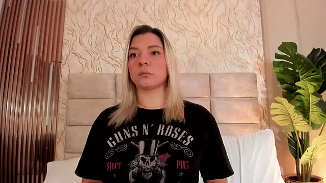 GinaSalanne online show from June 8, 2026, 1:11 pm