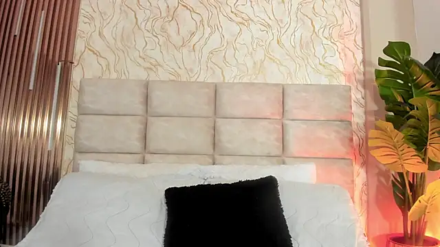 GinaSalanne online show from July 27, 2026, 12:45 pm