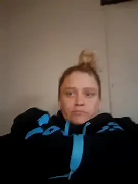 messyjessy0928 online show from May 4, 2026, 11:45 pm