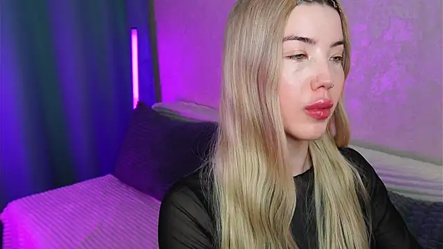 Snapshot of LindaThackerr chatting on May 6, 2026, 10:09 am LindaThackerr online show from May 6, 2026, 10:09 am