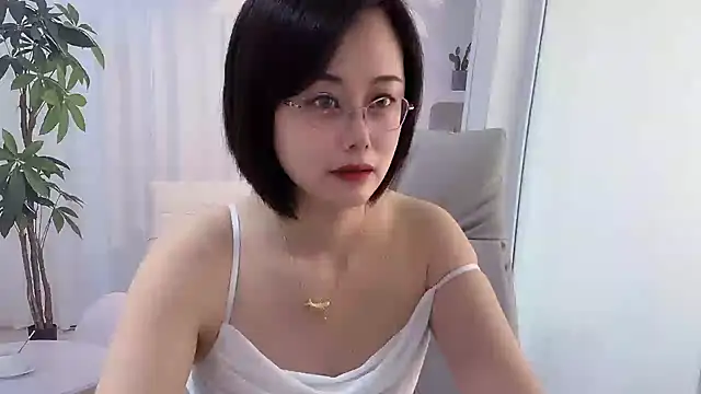 Naomi Z online show from June 1, 2026, 11:39 pm