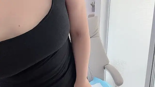 Naomi Z online show from June 11, 2026, 12:32 am