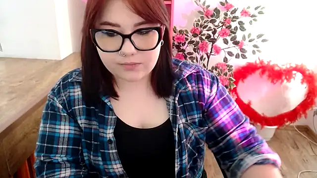 KarolinasHot online show from June 14, 2026, 1:24 pm