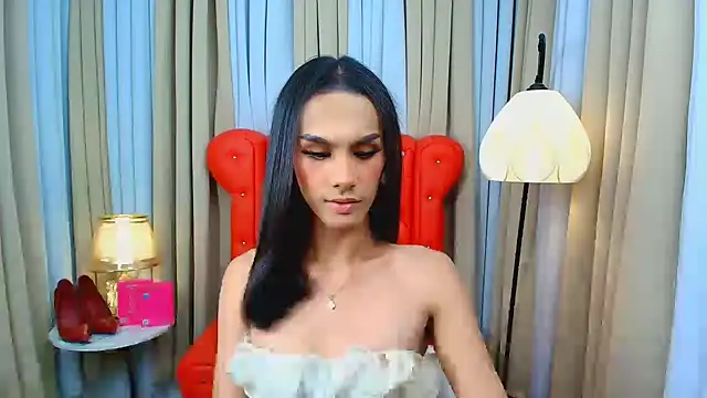 Estella Hilton online show from June 14, 2026, 11:01 am