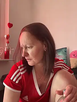 LindaLee90 online show from May 16, 2026, 10:36 am